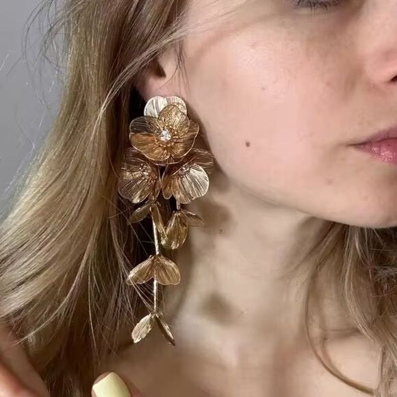 Zara Floral Gold Plated Necklace Earrings set - Picture 8 of 13